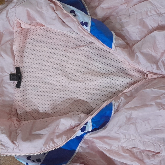 Wind breaker - Picture 3 of 4